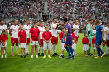 Ultimate Legends Night Wrocław 2026. Polskie legendy i światowe gwiazdy futbolu zmierzyły się 27 maja na boisku Tarczyński Arena Wrocław