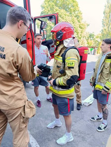 Robert Lewandowski i piłkarze reprezentacji Polski w Jednostce Ratowniczo-Gaśniczej nr 2 we Wrocławiu.