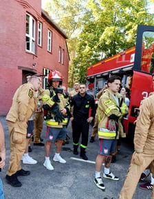 Robert Lewandowski i piłkarze reprezentacji Polski w Jednostce Ratowniczo-Gaśniczej nr 2 we Wrocławiu.