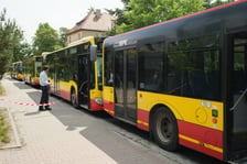 Zderzenie autobusu miejskiego z samochodem dostawczym na ul. Żernickiej, 1 czerwca 2026 r.