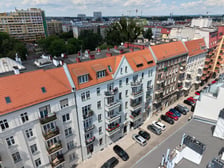 Kamienica przy ul. Żeromskiego 52 po remoncie elewacji.