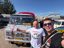 Uczestnicy wyprawy " Z Ziemi Tajskiej do Polski" na starcie tegorocznej edycji Rajdu Koguta