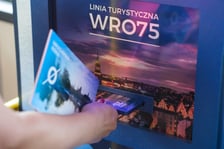 Autobus WRO75 z grą