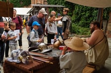 <p>Archeologiczny festiwal "Ludzie Ognia" na dziedzińcu Arsenału. Wrocław, 13.06.2026</p>