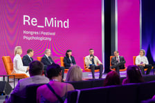 Uczestnicy debaty "Wojna i pokój" rozpoczynającej Kongres i Festiwal Psychologiczny Re_Mind.
