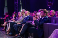Uczestnicy debaty "Wojna i pokój" rozpoczynającej Kongres i Festiwal Psychologiczny Re_Mind.