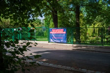 <p>Baner z informacjami dla mieszkańc&oacute;w o przyszłości przedszkola przy ul. Sławka</p>