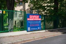 <p>Baner z informacjami dla mieszkańc&oacute;w o przyszłości przedszkola przy ul. Sławka</p>