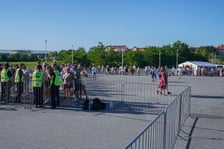 Fani zmierzają na koncert Sanah na Tarczyński Arenie we Wrocławiu, 26 czerwca 2026 r.