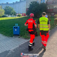 Akcja służb ratunkowych podczas pożaru w bloku na ul. Dokerskiej na Kozanowie, 27.06.2026 r.