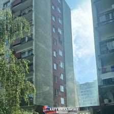 Akcja służb ratunkowych podczas pożaru w bloku na ul. Dokerskiej na Kozanowie, 27.06.2026 r.