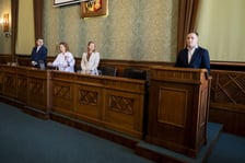 XXXV sesja Rady Miejskiej Wrocławia - ślubowanie nowego radnego Kacpra Mędygrała