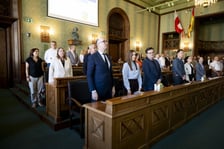 XXXV sesja Rady Miejskiej Wrocławia - ślubowanie nowego radnego Kacpra Mędygrała