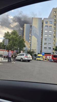 Pożar mieszkania na Nowym Dworze. Trwa akcja służb