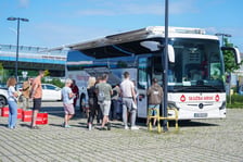 W czwartek (9 lipca 2026 r.) Krwiobus stanął przed stadionem Tarczyński Arena we Wrocławiu