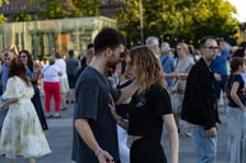 Sobota 11 lipca – Wrocławska potańcówka na Placu Wolności przez NFM rozpoczęła się lekcją tańca West Coast Swing