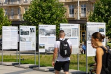 Plenerowa wystawa „Prefabrykaty na Kwadraty”  przed Dworcem Głównym we Wrocławiu