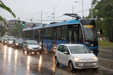 Zalany przejazd pod wiaduktem na Pułaskiego
