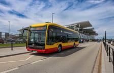 Linia „Poświęcka (Ośrodek Zdrowia)” – „Port Lotniczy” została zelektryfikowana. Kursują na niej Mercedesy eCitaro