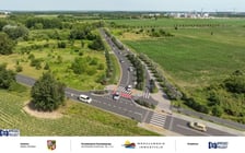 Wizualizacja nowej drogi prowadzącej od ulicy Żernickiej do Centrum Sportu. Obiekty użyteczności publicznej, które powstaną na Nowych Żernikach, nie zostały ujęte na wizualizacji