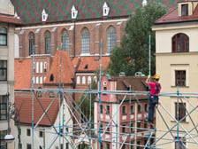 Na Rynku trwa budowa sceny i ekranu na potrzeby MFF TAURON Nowe Horyzonty, 21 lipca 2026 r.