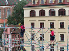 Na Rynku trwa budowa sceny i ekranu na potrzeby MFF TAURON Nowe Horyzonty, 21 lipca 2026 r.