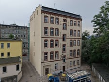 Kamienica przy ul. Wysokiej 4 podczas remontu.