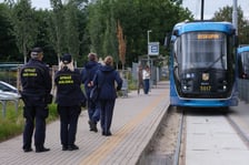 Wspólny patrol strażników miejskich i kontrolerów biletowych MPK