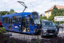 Wypadek tramwaju z samochodem na skrzyżowaniu Toruńska/Brucknera/Kwidzyńska, 2.08.2026 r.