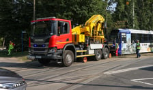 Połamany pantograf i utrudnienia w okolicach Cmentarza Grabiszyńskiego