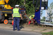 Połamany pantograf i utrudnienia w okolicach Cmentarza Grabiszyńskiego