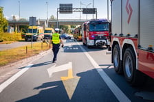 <p>Wypadek przy Al. Krzywoustego z udziałem autobusu i samochodu osobowego</p>