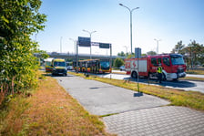 <p>Wypadek przy Al. Krzywoustego z udziałem autobusu i samochodu osobowego</p>