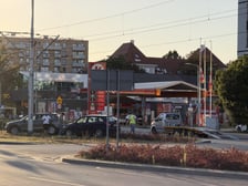 Wypadek na ul. Dmowskiego i zablokowane torowisko