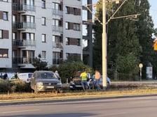 Wypadek na ul. Dmowskiego i zablokowane torowisko