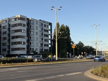 Wypadek na ul. Dmowskiego i zablokowane torowisko