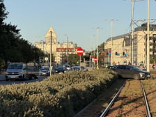 Wypadek na ul. Dmowskiego i zablokowane torowisko