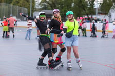 Uczestnicy zabawy Night Skate w MCS, 21.08