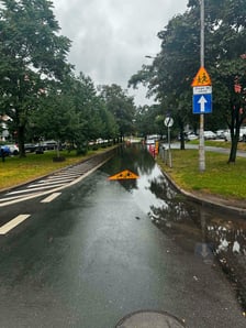 W sobotę również będzie padać – IMGW-PIB wydał ostrzeżenie 1. stopnia przed burzami dla całego województwa dolnośląskiego.