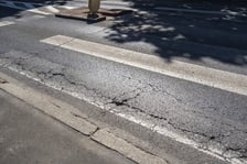 Ulica Dembowskiego i jej zniszczona nawierzchnia przed remontem, 27 sierpnia 2026