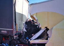 Wypadek na A4 między węzłami Gościsław i Kostomłoty. Zderzyły się trzy pojazdy, autostrada w kierunku Wrocławia jest zablokowana. Zginęła jedna osoba. 27.08.2026 r.
