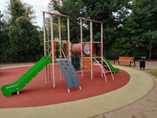 Plac zabaw na terenie Szkoły Podstawowej nr 64 przy ul. Wojszyckiej