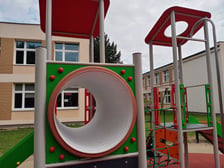 Plac zabaw na terenie Szkoły Podstawowej nr 64 przy ul. Wojszyckiej