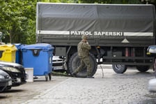 Saperzy podejmują niewybuch z terenu budowy w rejonie ulicy Skwierzyńskiej