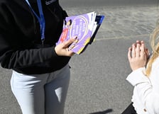 <p>Utoki o bezpieczeństwie rozdawane przez pracownik&oacute;w MPK Wrocław</p>