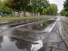 <p>Aleja Hallera we wrześniu 2026, przed remontem</p>