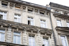 <p>Akcja służb przy ul. Rejtana, po odkryciu na poddaszu kamienicy niewybuchu z czas&oacute;w II wojny światowej.Wrocław, 14.09.2026.</p>