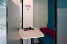 Wrocławskie szkoły podstawowe tworzą przestrzeń do odpoczynku i wyciszenia. Już ok. 50 placówek stworzyło miejsca gdzie uczniowie mogą odpocząć w ciszy.