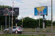 Przejazd kolejowy na ulicy Strzegomskiej w pobliżu Ronda Rotmistrza Pileckiego