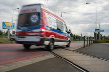 Przejazd kolejowy na ulicy Strzegomskiej w pobliżu Ronda Rotmistrza Pileckiego